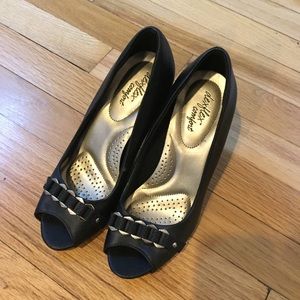 DexFlex Comfort Black Heels; Size 7